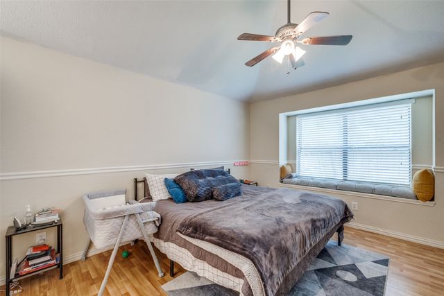 212 Valley Spring Drive, Arlington, TX 76018