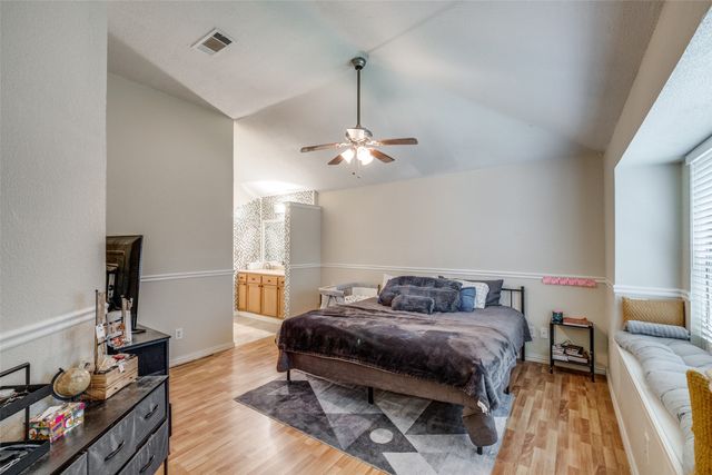212 Valley Spring Drive, Arlington, TX 76018