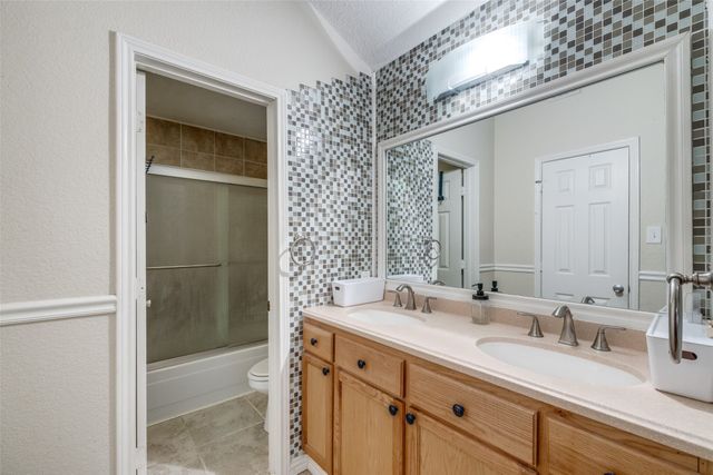 212 Valley Spring Drive, Arlington, TX 76018