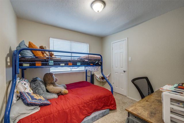 212 Valley Spring Drive, Arlington, TX 76018