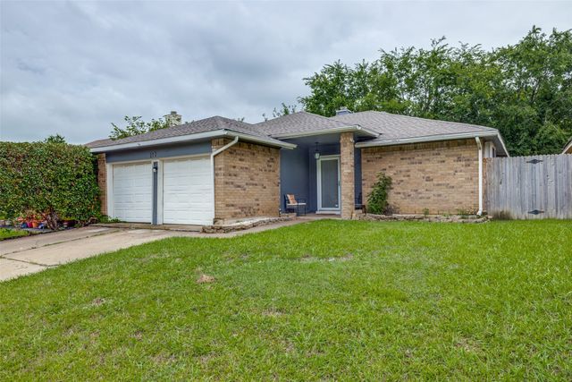 212 Valley Spring Drive, Arlington, TX 76018