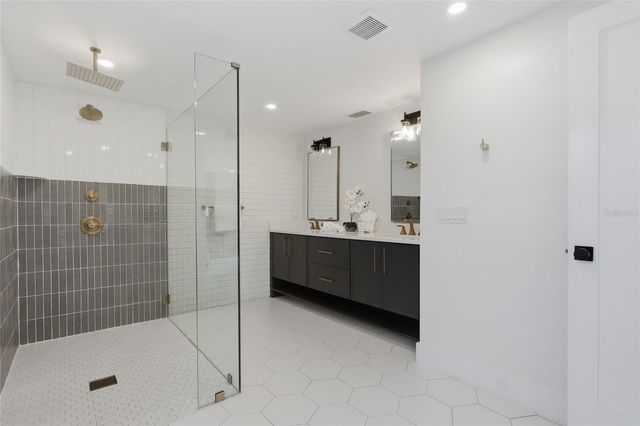 405 28TH STREET, Holmes Beach, FL 34217