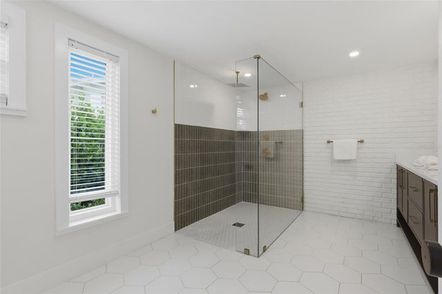 405 28TH STREET, Holmes Beach, FL 34217