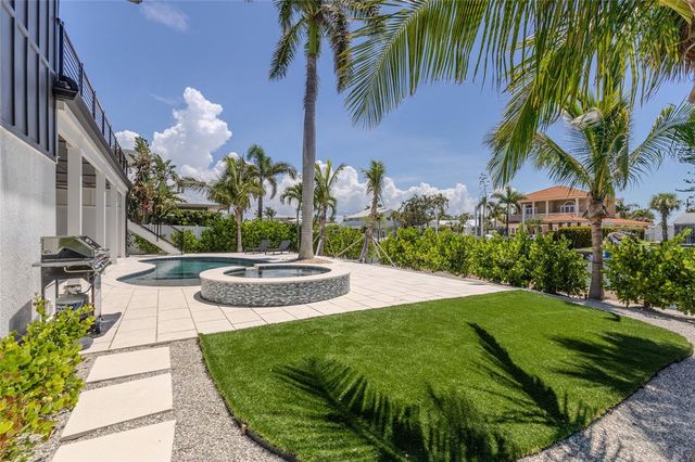 405 28TH STREET, Holmes Beach, FL 34217