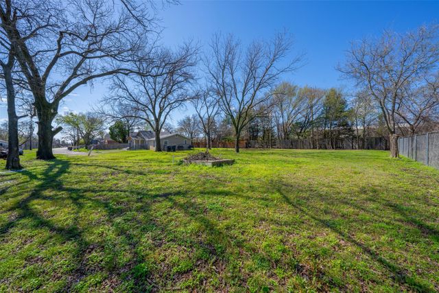 1609 N Brazos Avenue, Cleburne, TX 76031