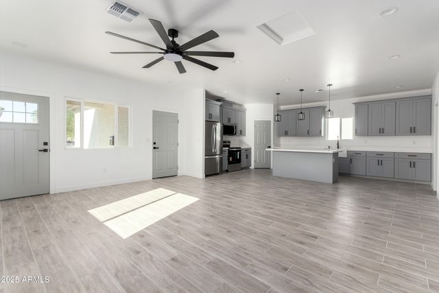 10607 N 81st Avenue, Peoria, AZ 85345