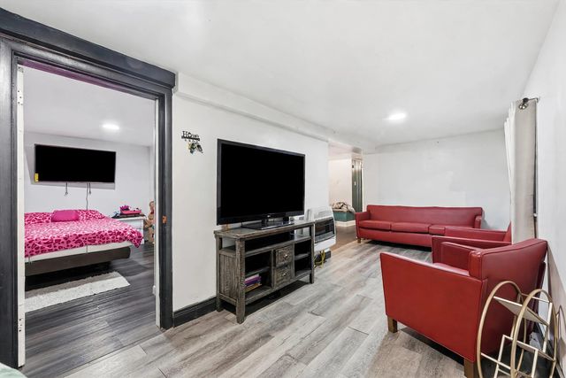 4333 W Dickens Avenue, Chicago, IL 60639