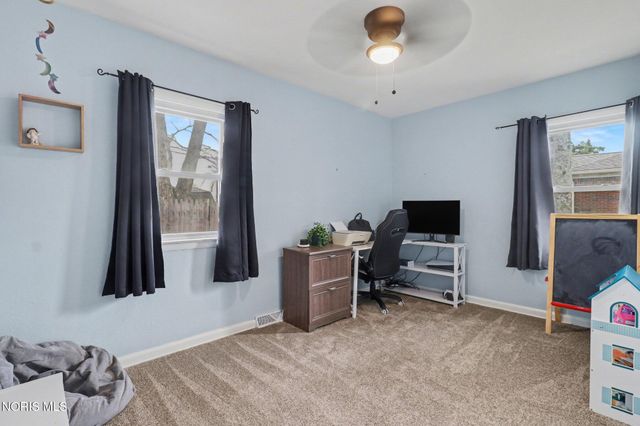 5835 Neill Avenue, Walbridge, OH 43465