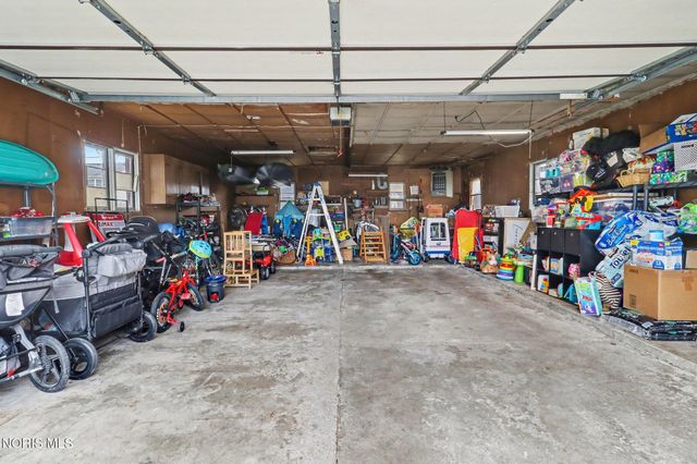 5835 Neill Avenue, Walbridge, OH 43465