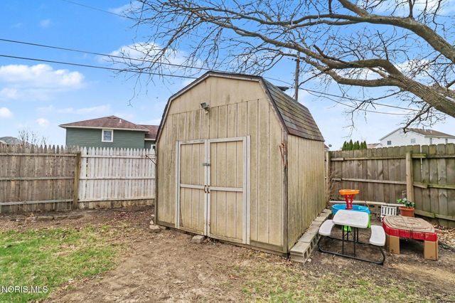 5835 Neill Avenue, Walbridge, OH 43465