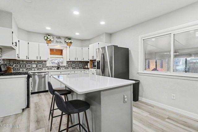 5835 Neill Avenue, Walbridge, OH 43465