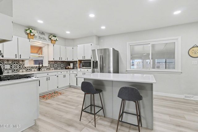 5835 Neill Avenue, Walbridge, OH 43465