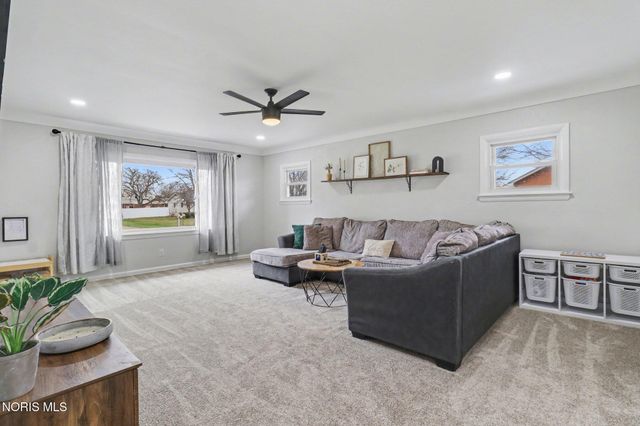 5835 Neill Avenue, Walbridge, OH 43465