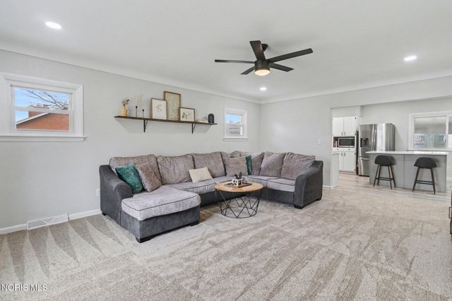 5835 Neill Avenue, Walbridge, OH 43465