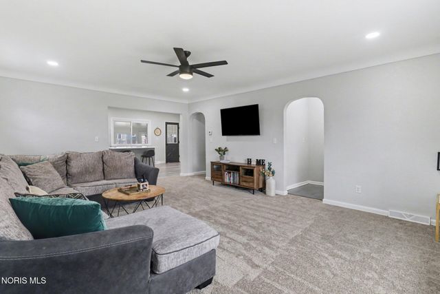 5835 Neill Avenue, Walbridge, OH 43465