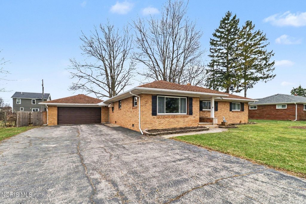 5835 Neill Avenue, Walbridge, OH 43465
