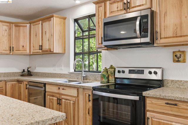 24159 Awahanee Rd, Sonora, CA 95370