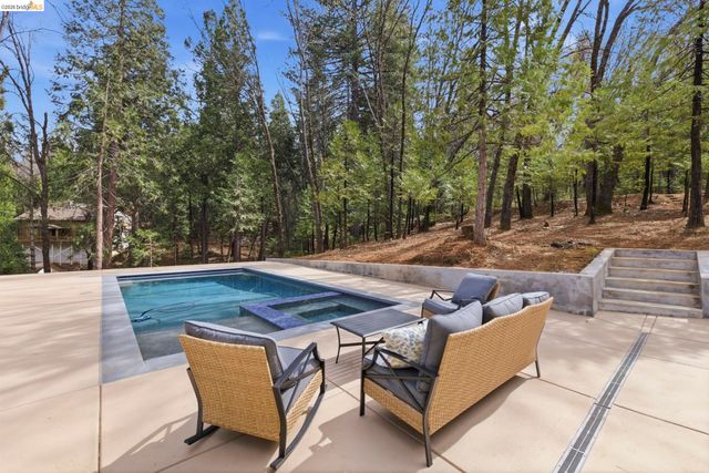 24159 Awahanee Rd, Sonora, CA 95370