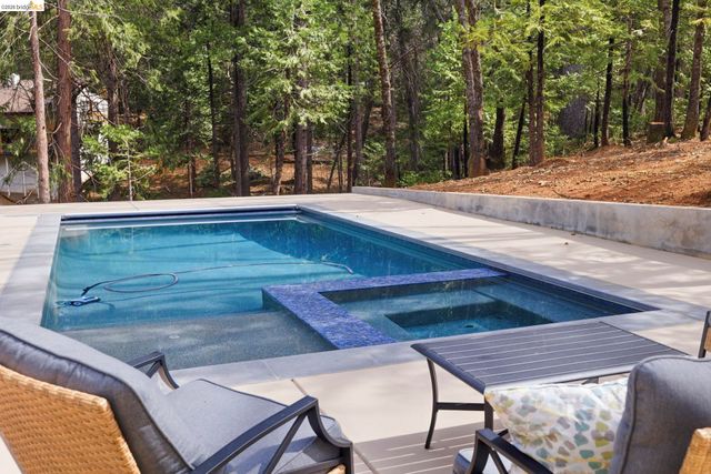 24159 Awahanee Rd, Sonora, CA 95370