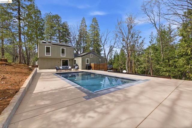 24159 Awahanee Rd, Sonora, CA 95370