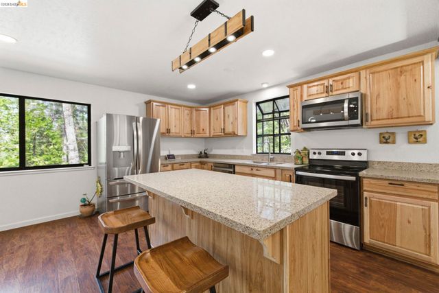 24159 Awahanee Rd, Sonora, CA 95370