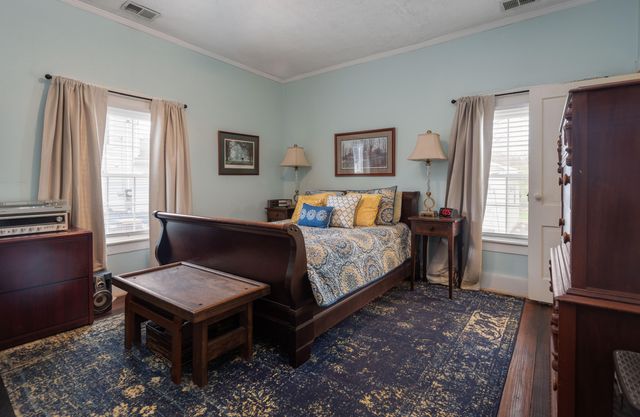 131 Montgomery Avenue, Versailles, KY 40383