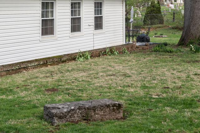 131 Montgomery Avenue, Versailles, KY 40383