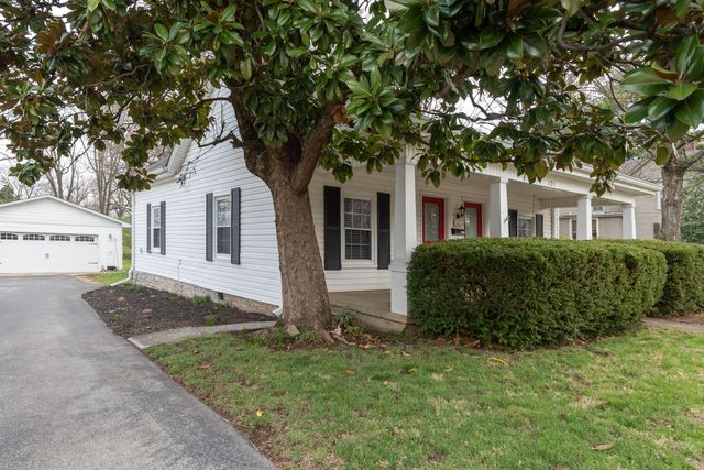 131 Montgomery Avenue, Versailles, KY 40383