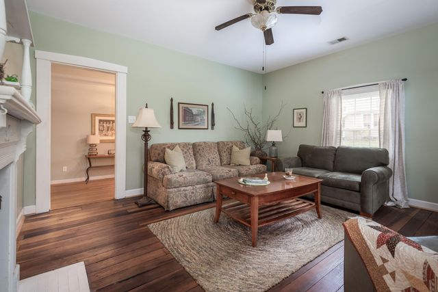 131 Montgomery Avenue, Versailles, KY 40383