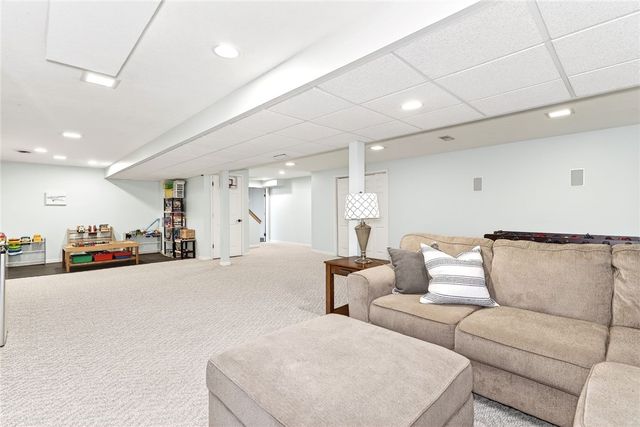 5 Lacosta Court, Perinton, NY 14450