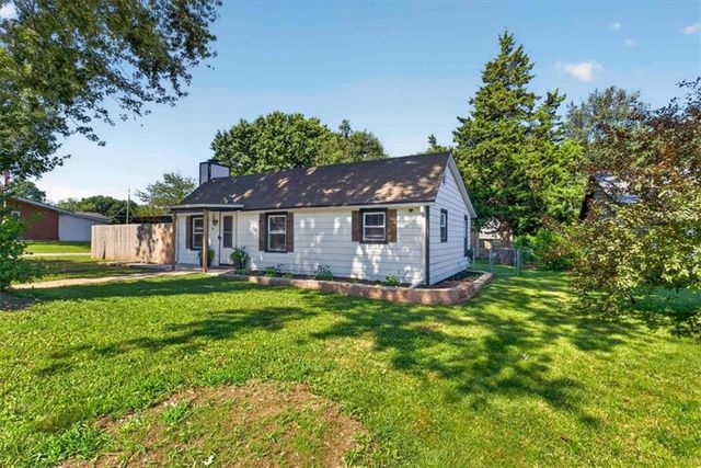 508 S Elm Street, Louisburg, KS 66053