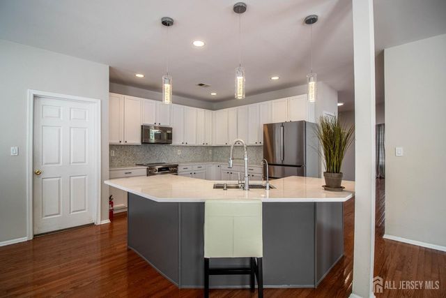 18 Seminole Court, Monroe, NJ 08831