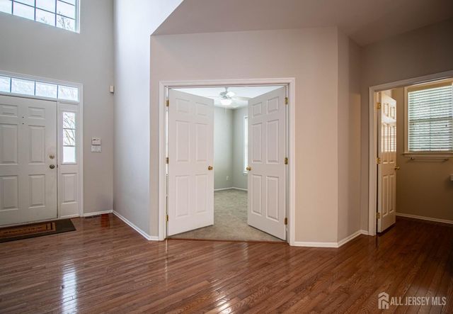 18 Seminole Court, Monroe, NJ 08831