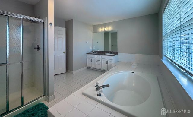 18 Seminole Court, Monroe, NJ 08831