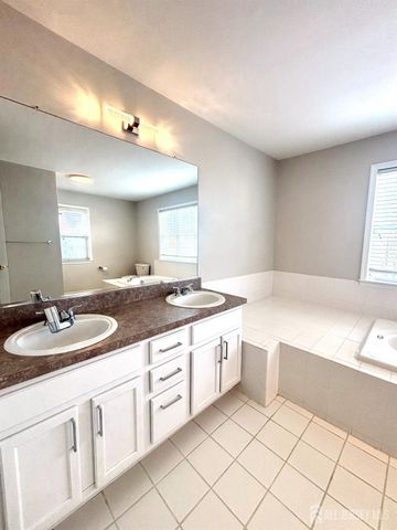 18 Seminole Court, Monroe, NJ 08831