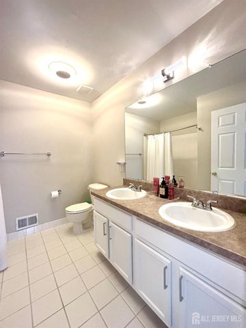 18 Seminole Court, Monroe, NJ 08831