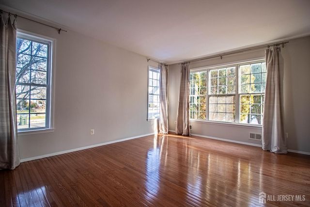 18 Seminole Court, Monroe, NJ 08831