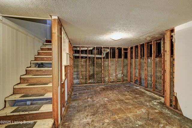 4607 Bardstown Rd, Louisville, KY 40218