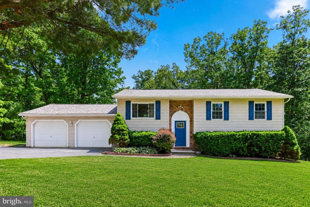 2105 WALSH DR, Westminster, MD 21157