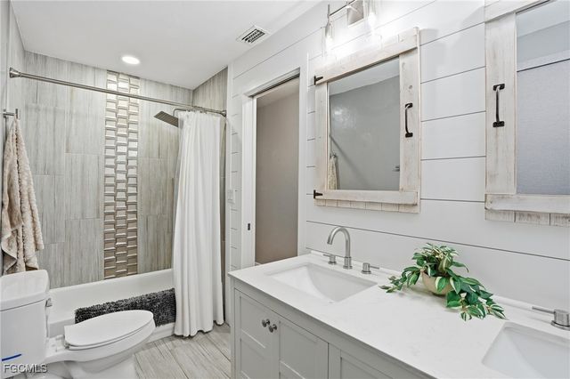 703 SE 7th ST 2, Cape Coral, FL 33990