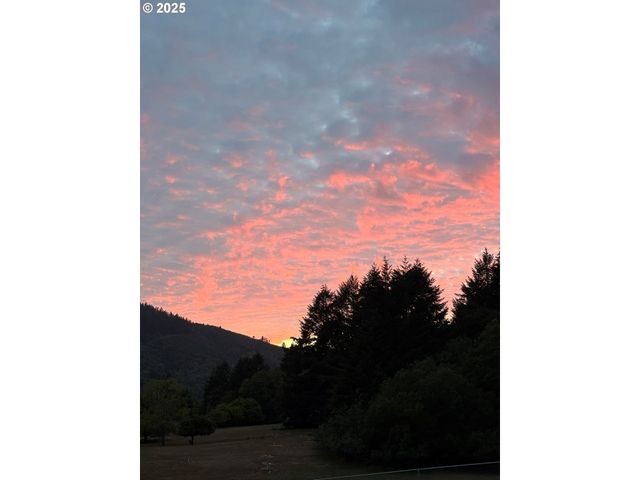 98825 PLEASANT HILL Dr 6, Brookings, OR 97415