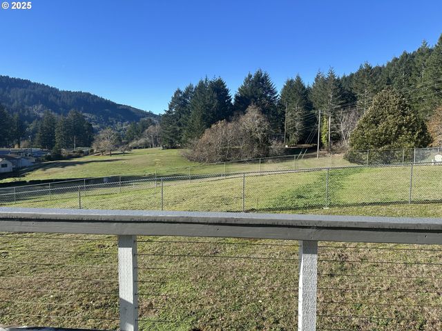 98825 PLEASANT HILL Dr 6, Brookings, OR 97415