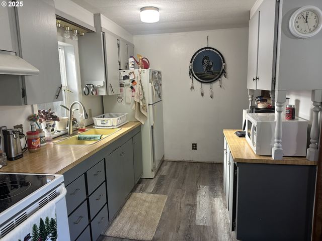 98825 PLEASANT HILL Dr 6, Brookings, OR 97415