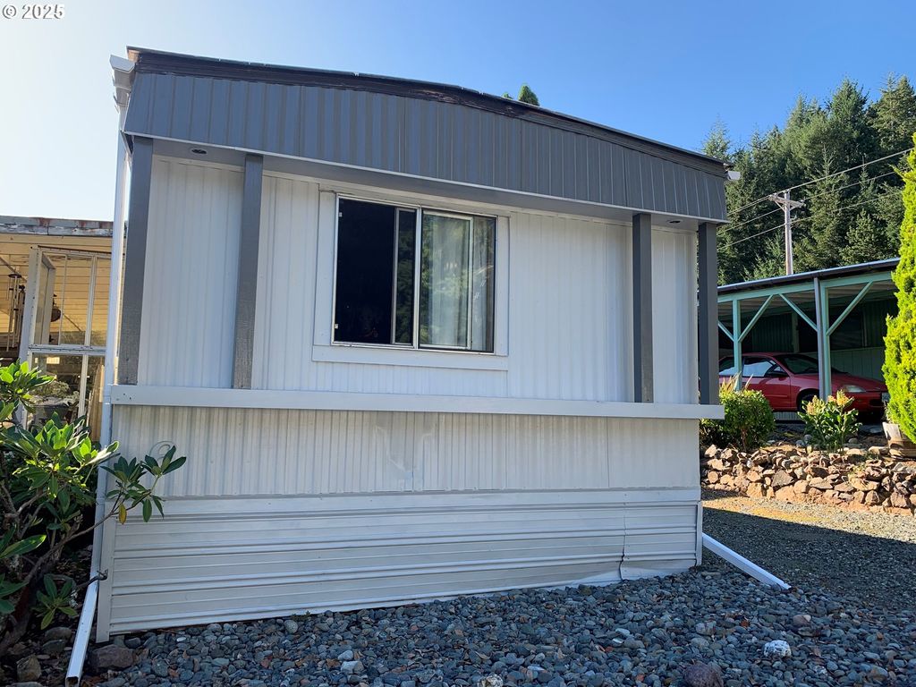 98825 PLEASANT HILL Dr 6, Brookings, OR 97415