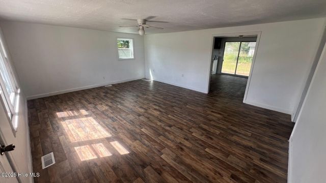 2300 Burgaw Highway, Jacksonville, NC 28540