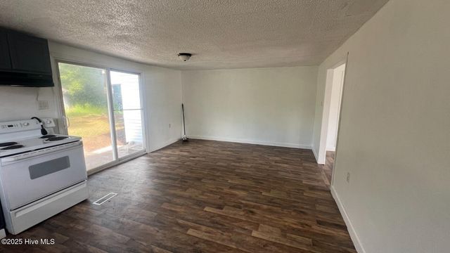2300 Burgaw Highway, Jacksonville, NC 28540