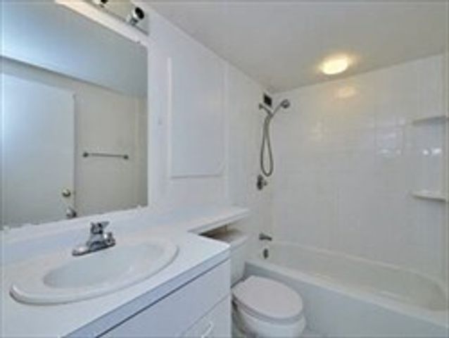 58 Broadlawn Park 512, Boston, MA 02132