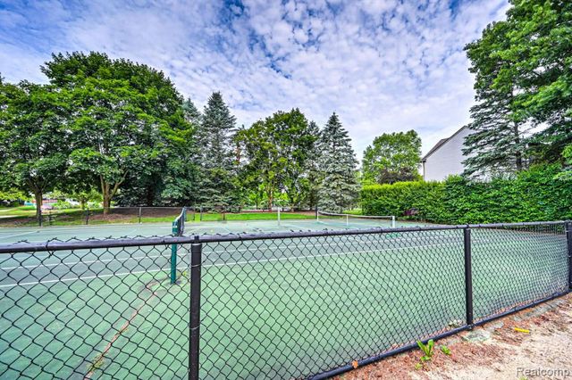 2673 Brentwood Drive, Lake Orion, MI 48360