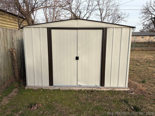 112 N Hayden Street, Chouteau, OK 74337