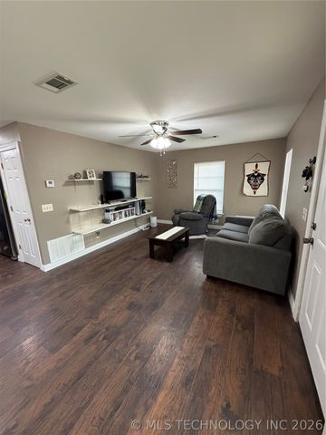 112 N Hayden Street, Chouteau, OK 74337